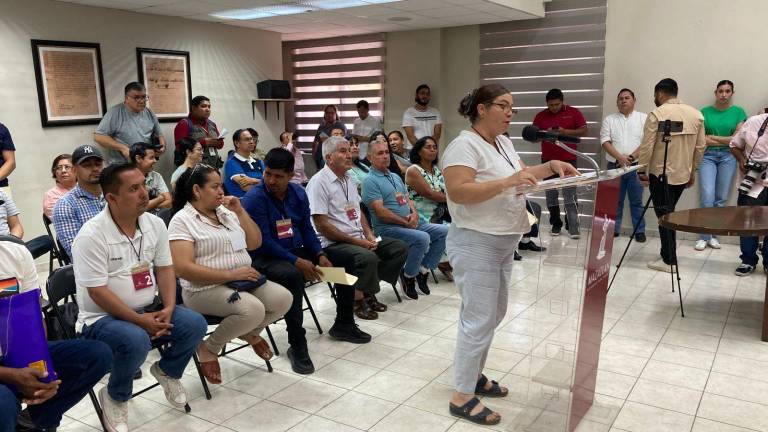 Nueve ciudadanos de zonas urbanas y rurales participaron presentando peticiones de limpieza, desazolve de canales, iluminación y pavimentación de calles, entre otras.