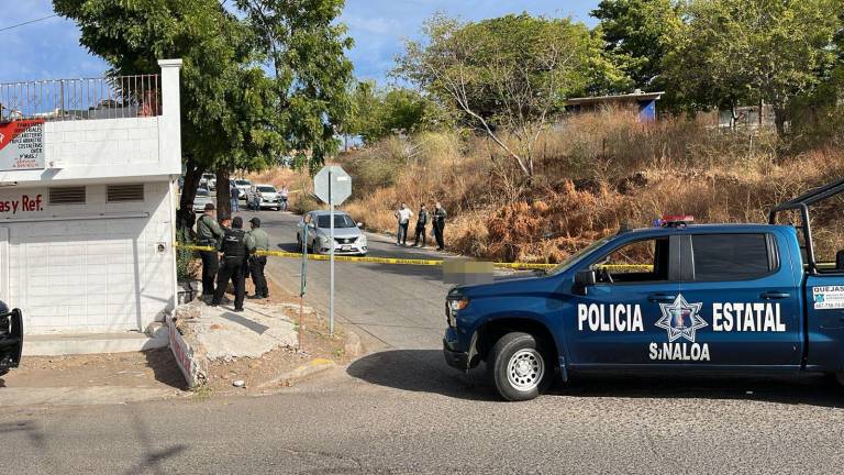 Los hechos ocurrieron mientras el hombre llevaba a la escuela a su hija, cuando fue arribado por civiles armados.