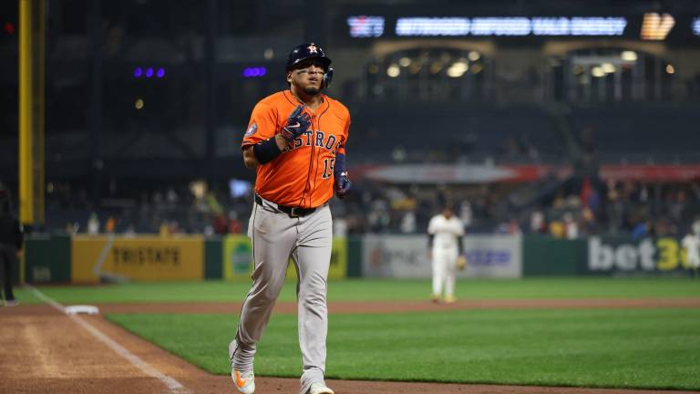 Isaac Paredes pega dos jonrones.