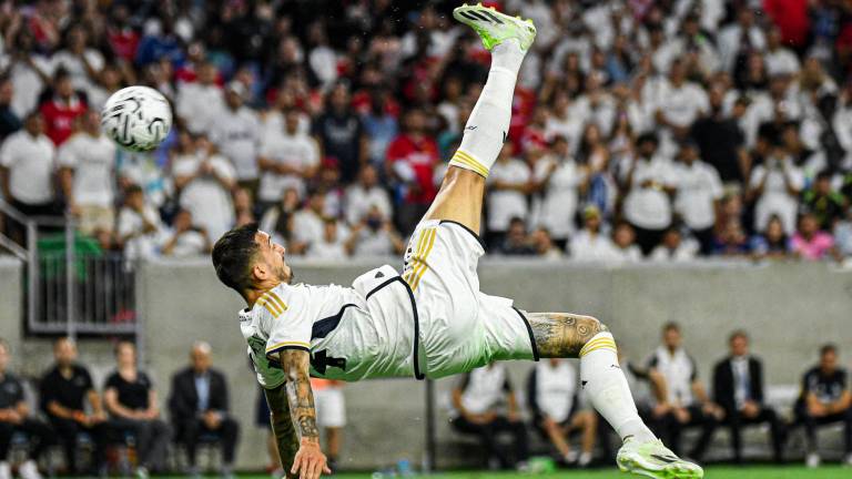 Joselu anota de chilena.