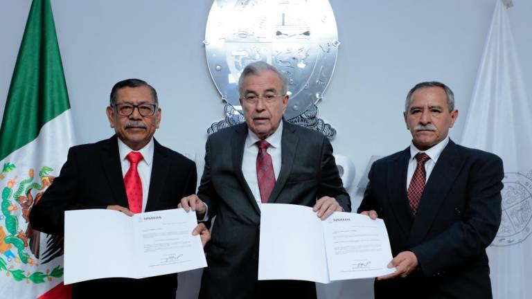 El lunes 4 de septiembre, el Gobernador Rubén Rocha Moya tomó protesta a Gerardo Mérida como nuevo Secretario de Seguridad, así como a Leoncio Pedro García como Subsecretario.