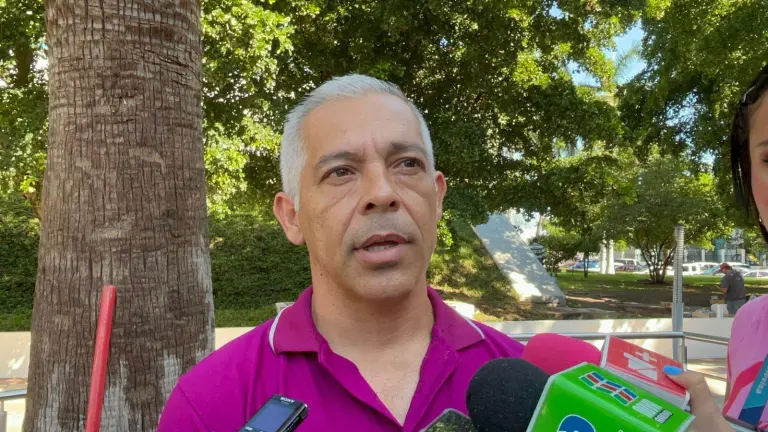 Alberto Hernández, profesor de primaria en Villa Juárez, Navolato.