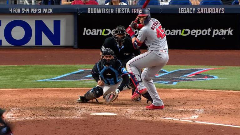 Joey Meneses impulsa dos con hit.