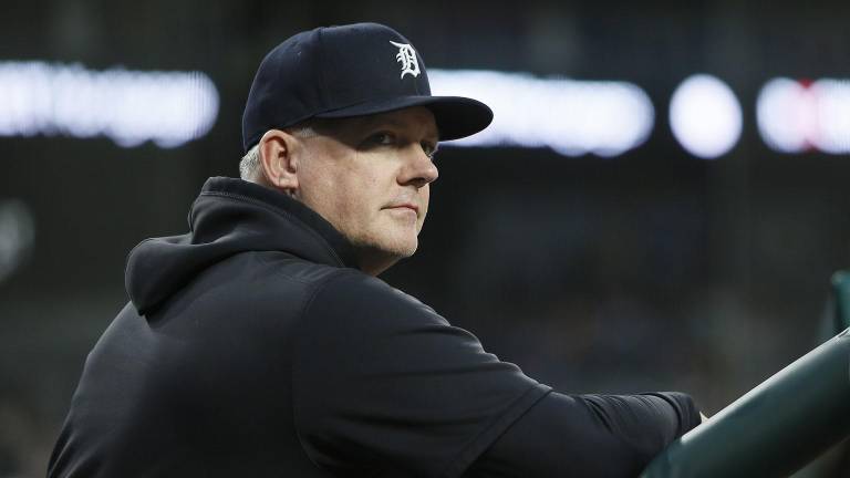 A.J. Hinch permanecerá al frente de los Tigres de Detroit.