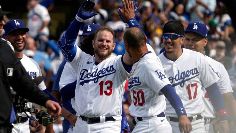 Muncy gana juego con jonrón.