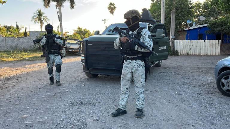 La FGR imputó a cuatro hombres por portación de armas y posesión de cartuchos exclusivos del Ejército tras una agresión armada contra fuerzas federales en Navolato.