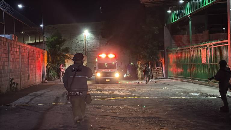 En el sitio del ataque armado, las autoridades aseguraron la zona y trasladaron a los heridos a un hospital.