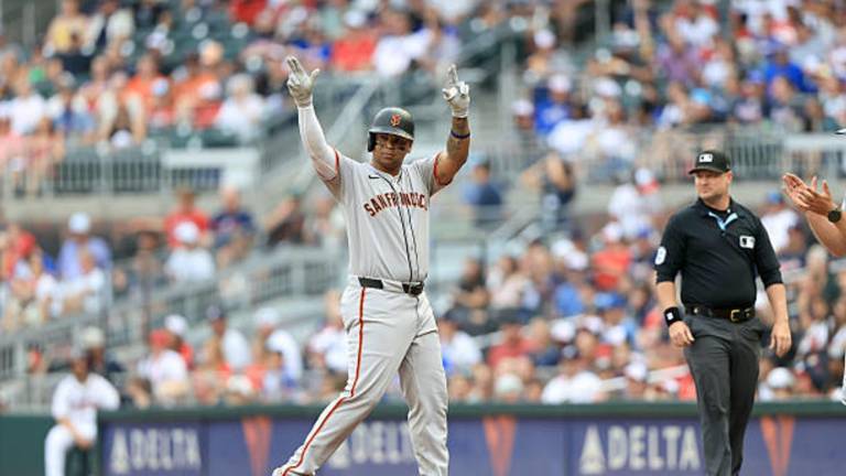 Rafael Devers aceptó cubrir la primera base para los Gigantes de San Francisco