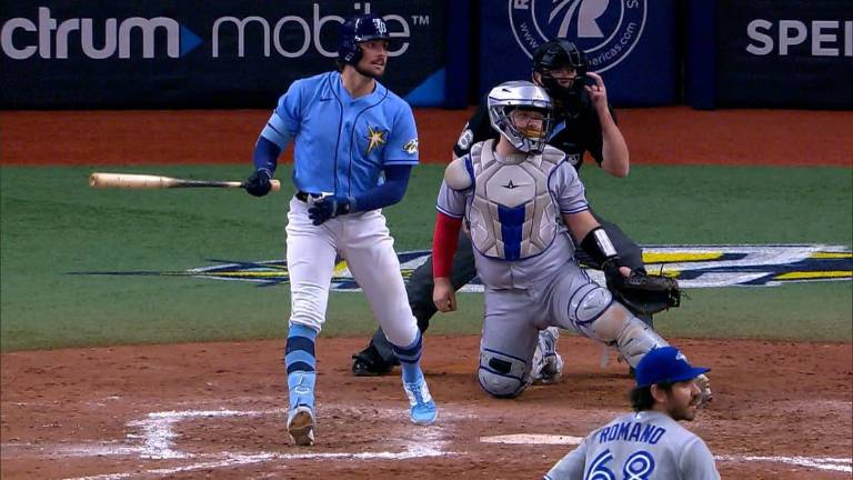 Josh Lowe decide con hit de oro.