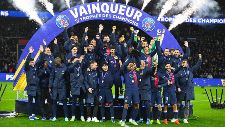 PSG celebra su primer título del año.