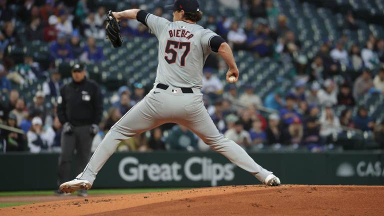 Shane Bieber podría tardar en recuperarse hasta 16 meses.