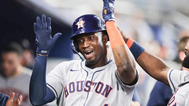 Los astros anotan cinco carreras en la cuarta entrada.