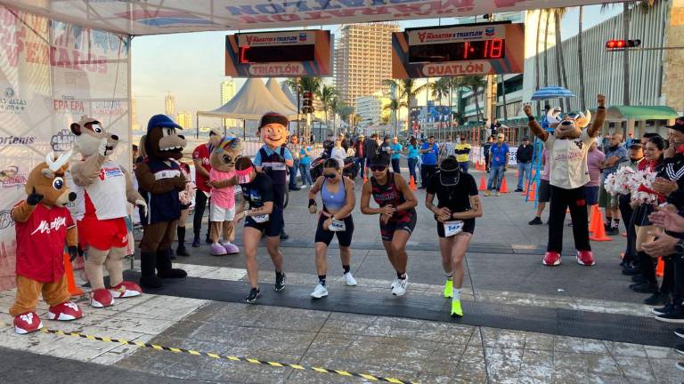 El arranque de la prueba de duatlón.