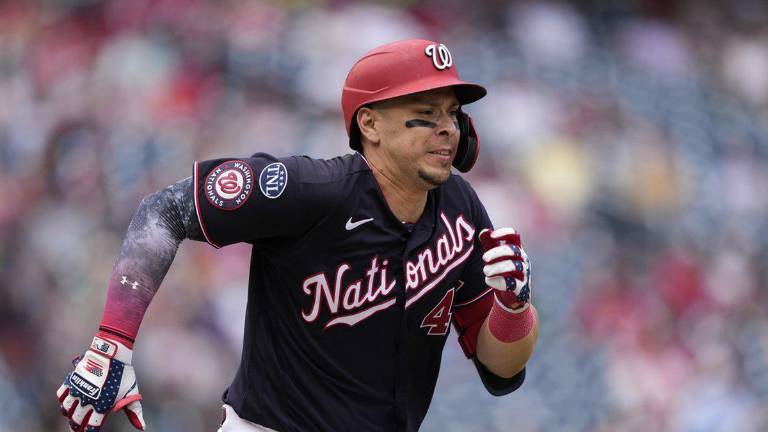 Joey Meneses aportó dos carreras producidas en el juego que arrancó el viernes, pero terminó el sábado.