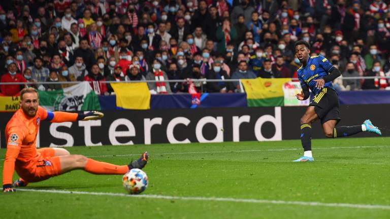 Elanga marca el gol del empate por el Manchester United.