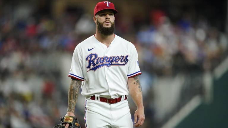 Dallas Keuchel tuvo foja de 0-2 con Rangers.