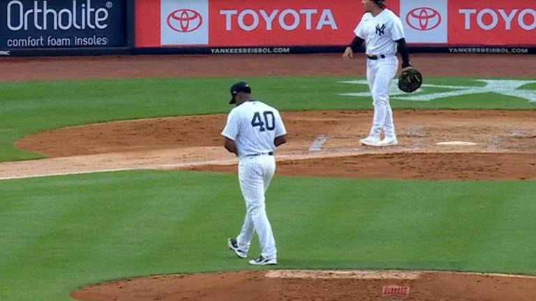 Severino sale entre calentamientos.