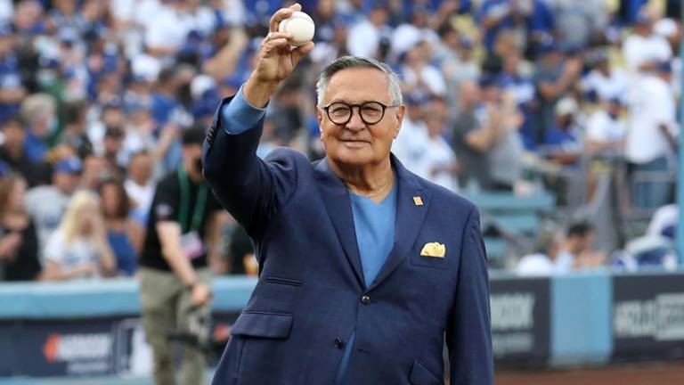 Jaime Jarrín terminará su carrera con Dodgers esta temporada.