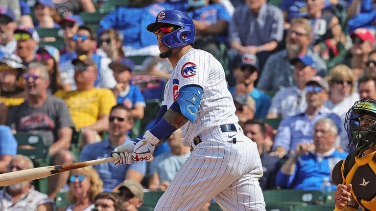 Javier Báez pega cuadrangular en la séptima entrada.
