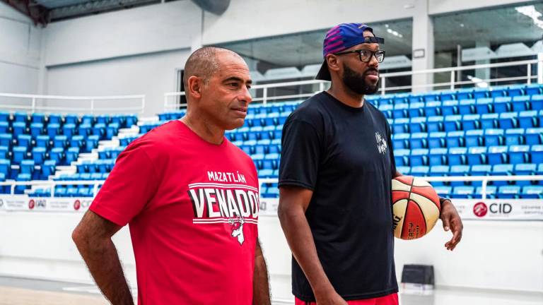 Fernando “Tulo” Rivero (izquierda) no es más el coach de Venados Basketball.