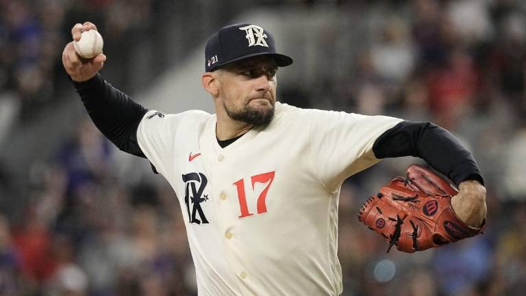 Nathan Eovaldi llega a 10 triunfos.