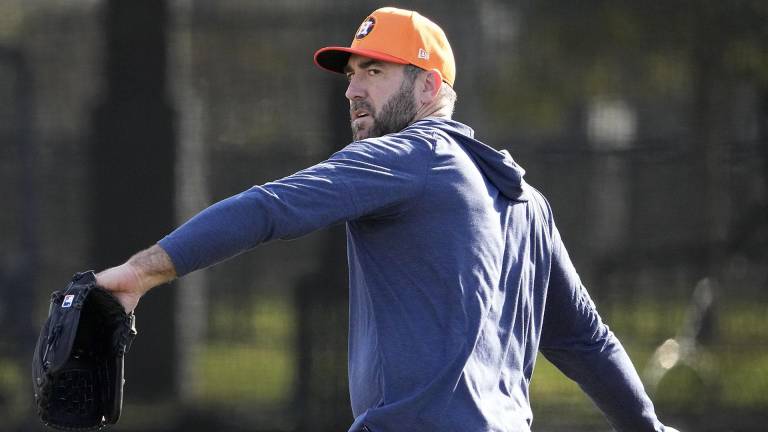 Es incierto si Justin Verlander podrá lanzar el Día Inaugural.