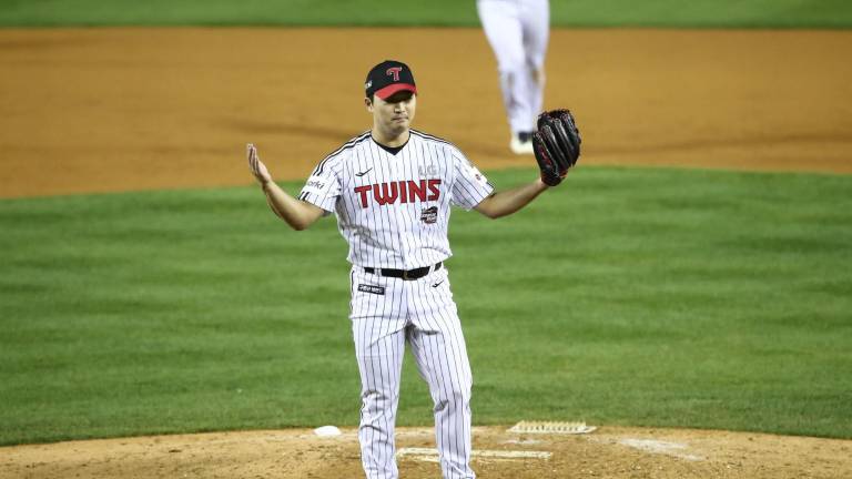 Woo Suk Go firma con Padres.
