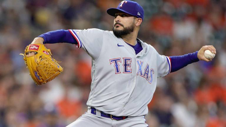 Martín Pérez tuvo un sólido 2022 con los Rangers, quienes lo tendrán por una temporada más.