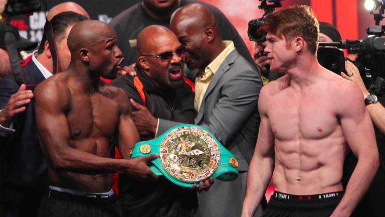 Floyd Mayweather vuelve a burlarse de Saúl “Canelo” Álvarez.