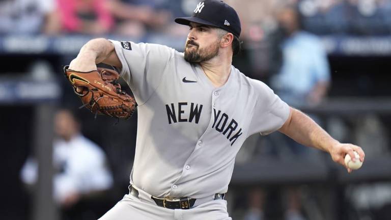 Carlos Rodón limitó a Tampa Bay a dos hits en seis entradas.