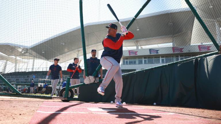 Rafael Devers no ha podido debutar en la pretemporada de los Medias Rojas.