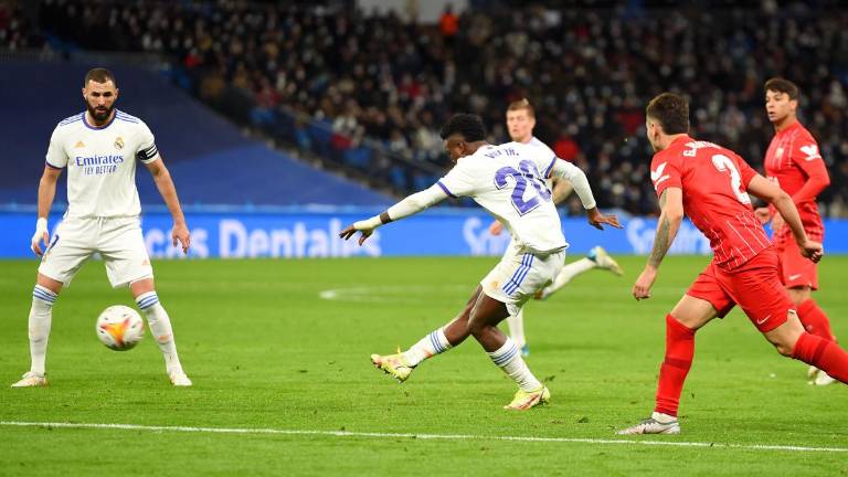 Vinicius Jr. marca el gol del triunfo merengue.