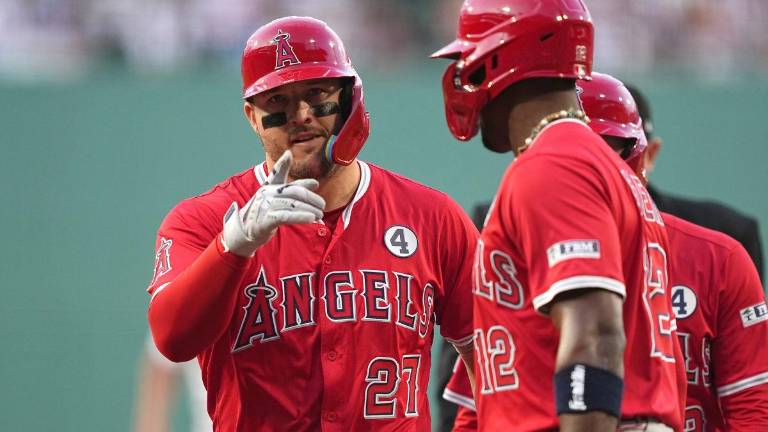 Mike Trout regresó de la lista de lesionados en plan grande.