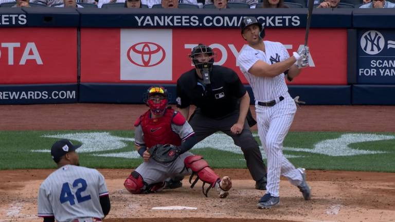 Giancarlo Stanton se va al hule.