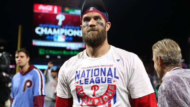 Bryce Harper salió con éxito de su paso por el quirófano.