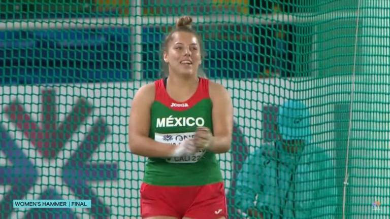 La nayarita Paola Bueno, de 18 años de edad, obtuvo la histórica medalla de plata.
