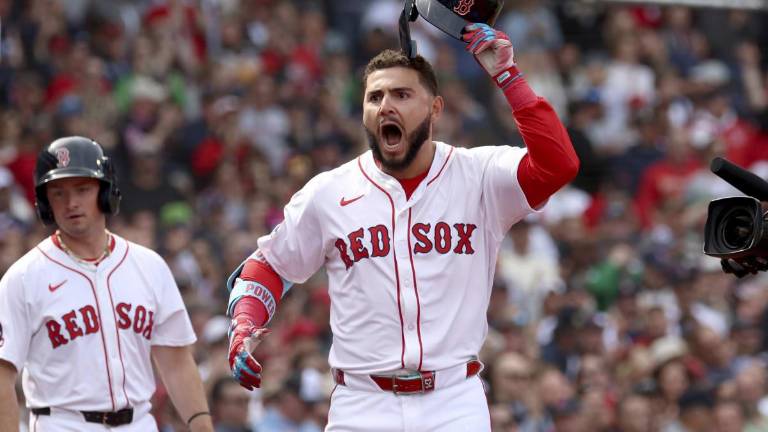 Los Medias Rojas mejoraron a 73-52 en juegos inaugurales en casa.