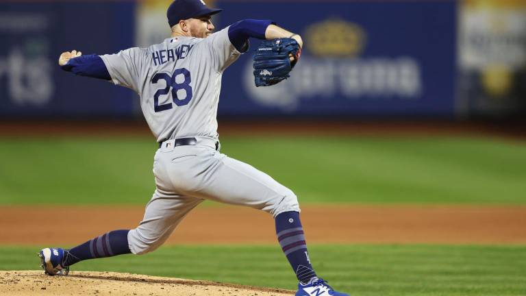 Andrew Heaney se unirá a Jacob deGrom en la rotación de abridores de los Rangers de Texas.
