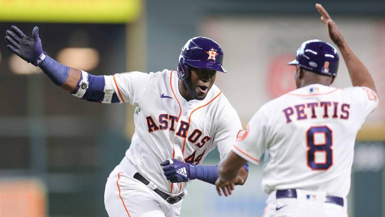 Yordan Álvarez está lesionado de la mano.