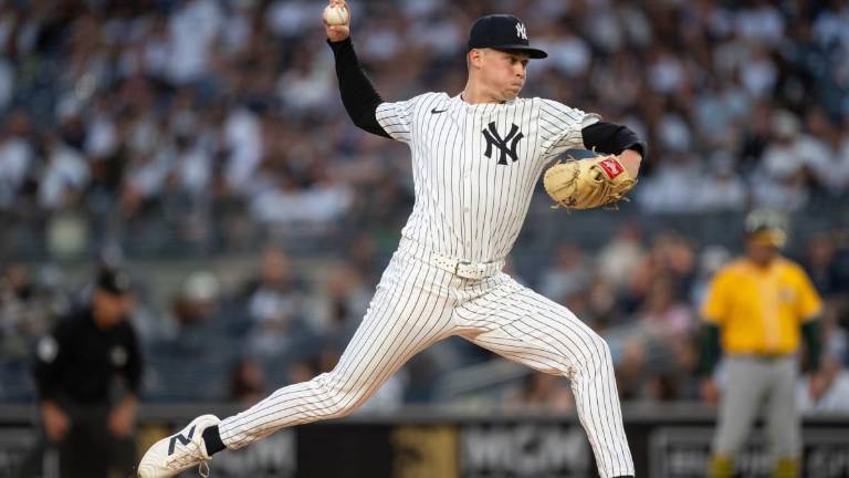 Will Warren lanza cinco entradas en blanco.