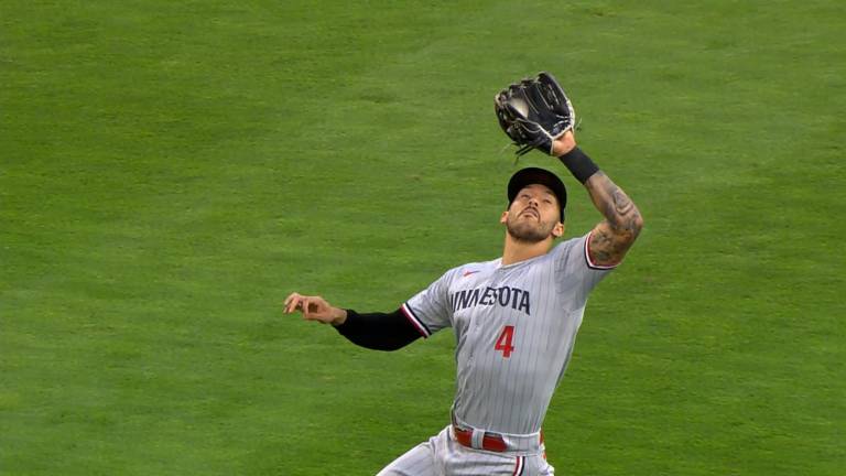 Carlos Correa se va al hule.