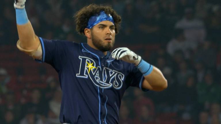 Jonathan Aranda remolcó par de carreras por los Rays.