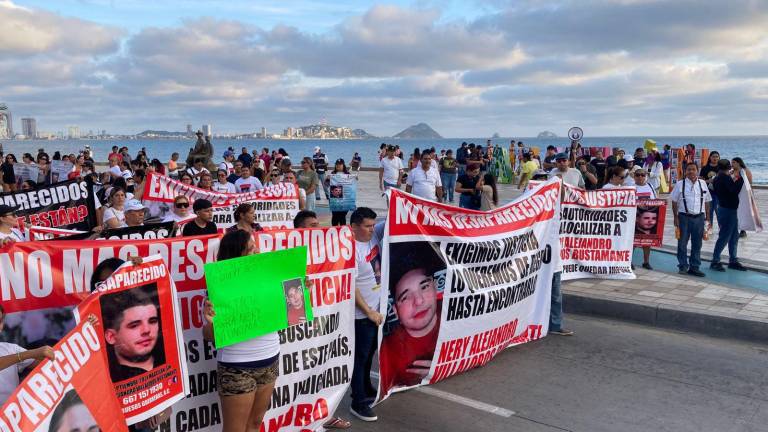 Familiares y amigos protestan y claman justicia y apoyo para localizar a sus desaparecidos.