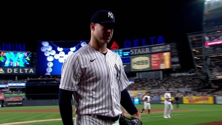 Corey Kluber receta cuatro ponches.