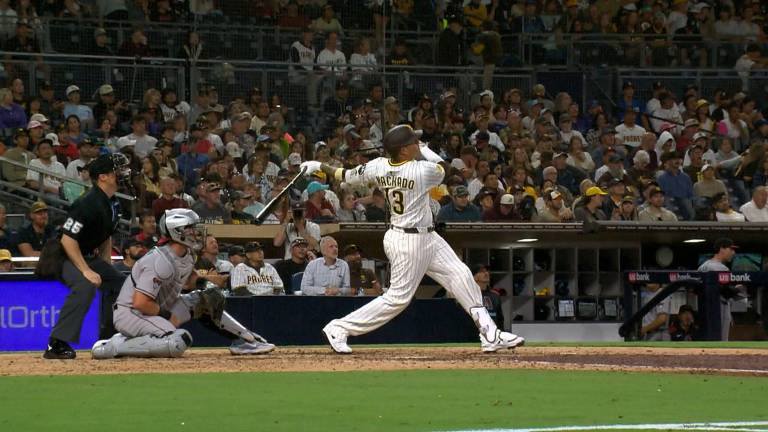Manny Machado alcanzó los 2 mil imparables en el encuentro del lunes por la noche.