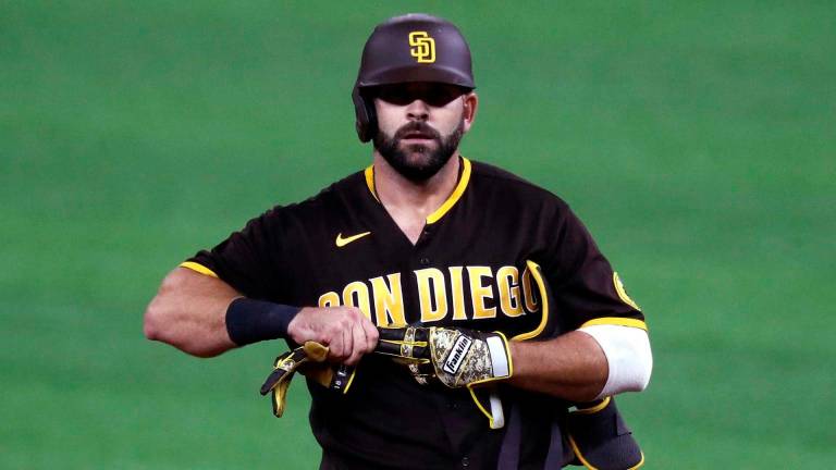 Mitch Moreland reforzará la ofensiva de los Atléticos de Oakland.