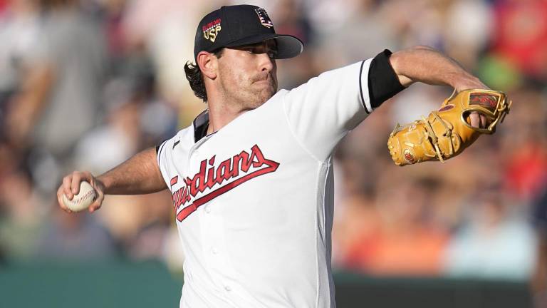 Shane Bieber estará fuera de acción por algunos días, por los Guardianes de Cleveland.