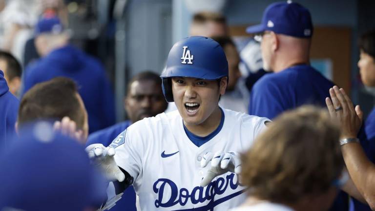Ohtani pega dos jonrones.
