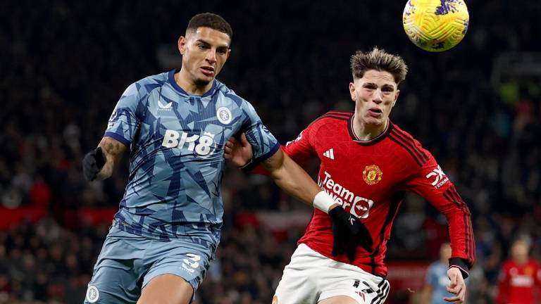 Manchester United se quitó un 0-2 en contra para imponerse al Aston Villa.