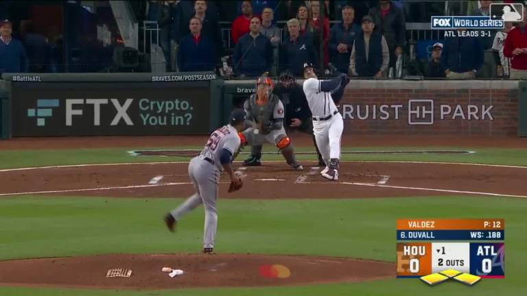 Adam Duvall vuelve a Bravos.